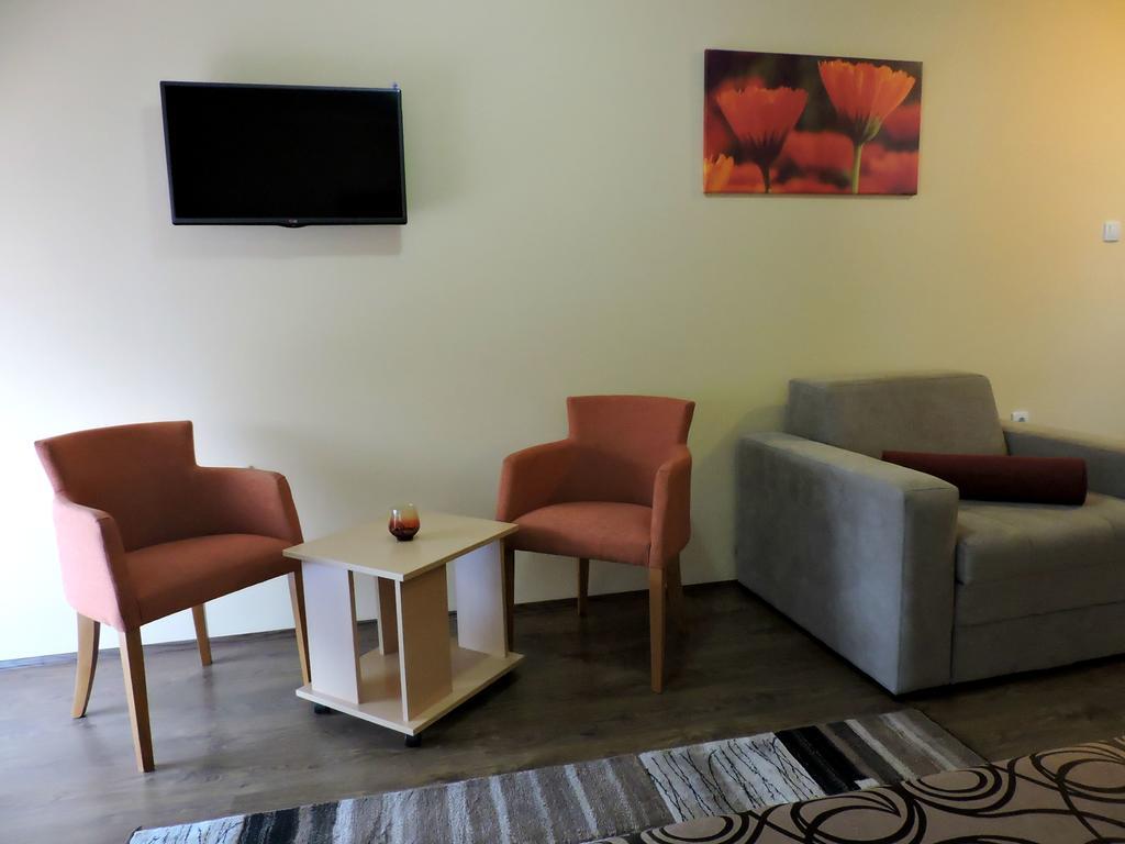 B&B Zmajevo Gnezdo 021 Sremska Kamenica 외부 사진