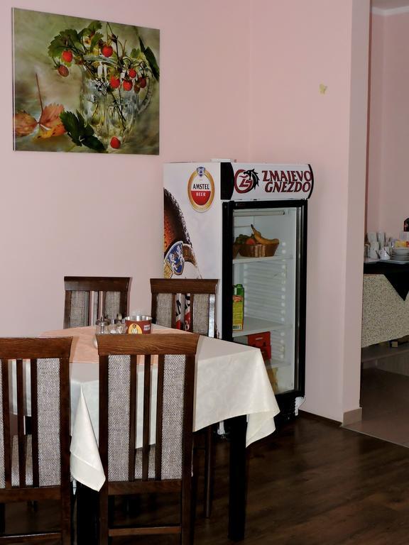 B&B Zmajevo Gnezdo 021 Sremska Kamenica 외부 사진