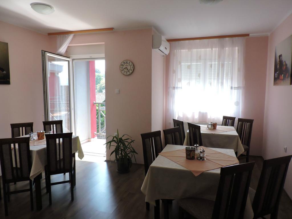 B&B Zmajevo Gnezdo 021 Sremska Kamenica 외부 사진