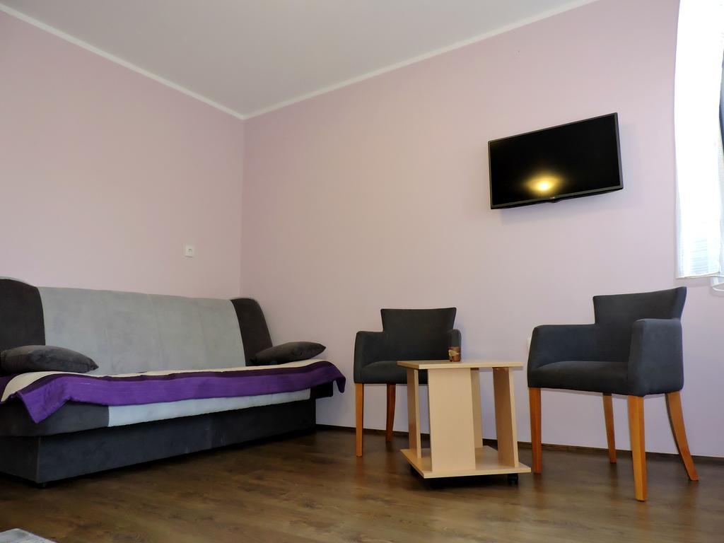 B&B Zmajevo Gnezdo 021 Sremska Kamenica 객실 사진