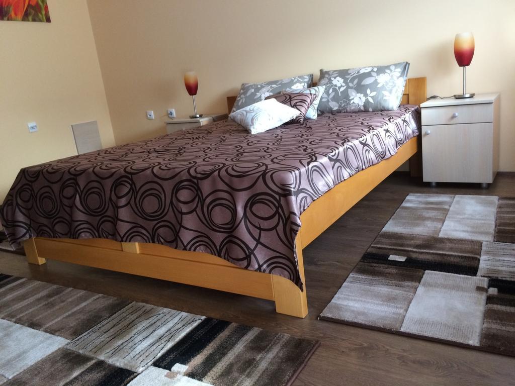 B&B Zmajevo Gnezdo 021 Sremska Kamenica 외부 사진