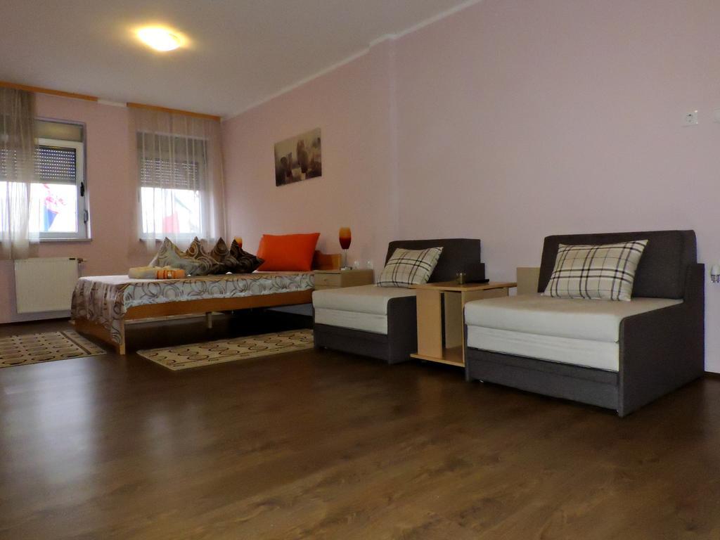 B&B Zmajevo Gnezdo 021 Sremska Kamenica 외부 사진